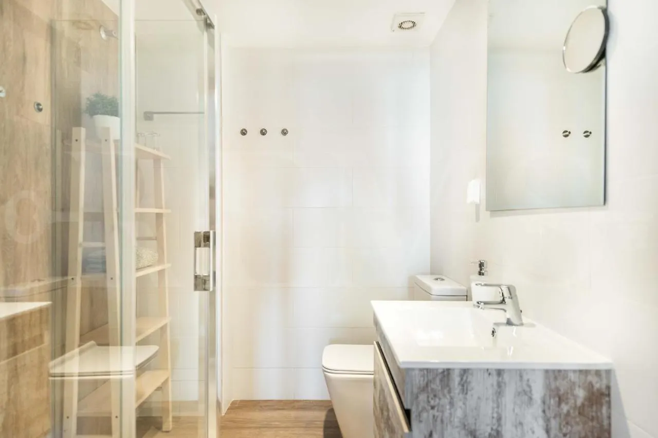 Spacious Apartment Next To Plaza De La Merced By Rems Málaga