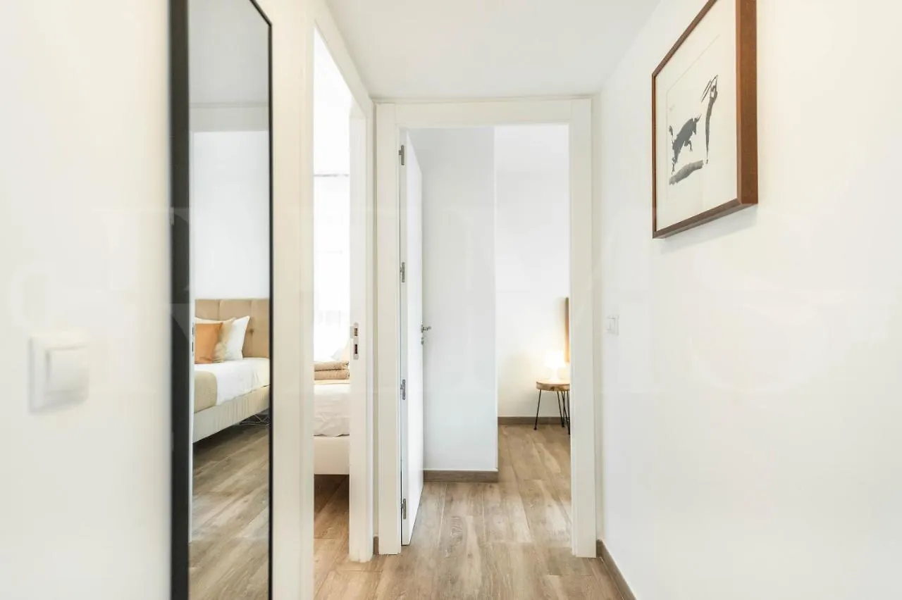 Spacious Apartment Next To Plaza De La Merced By Rems Málaga